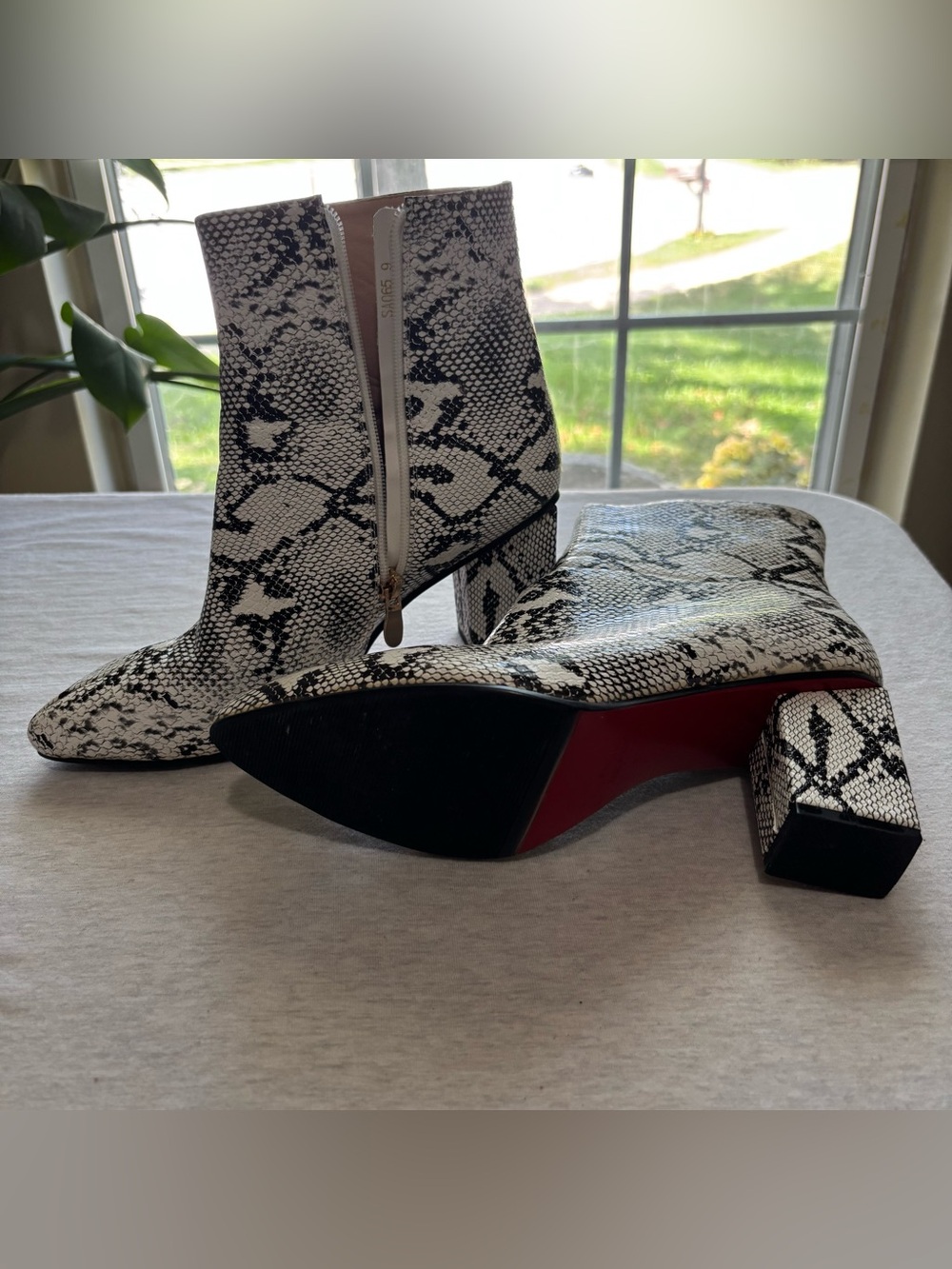 WetKiss Faux Snakeskin Pointed Toe Block Heel Ankle Boots Red Sole Size 9